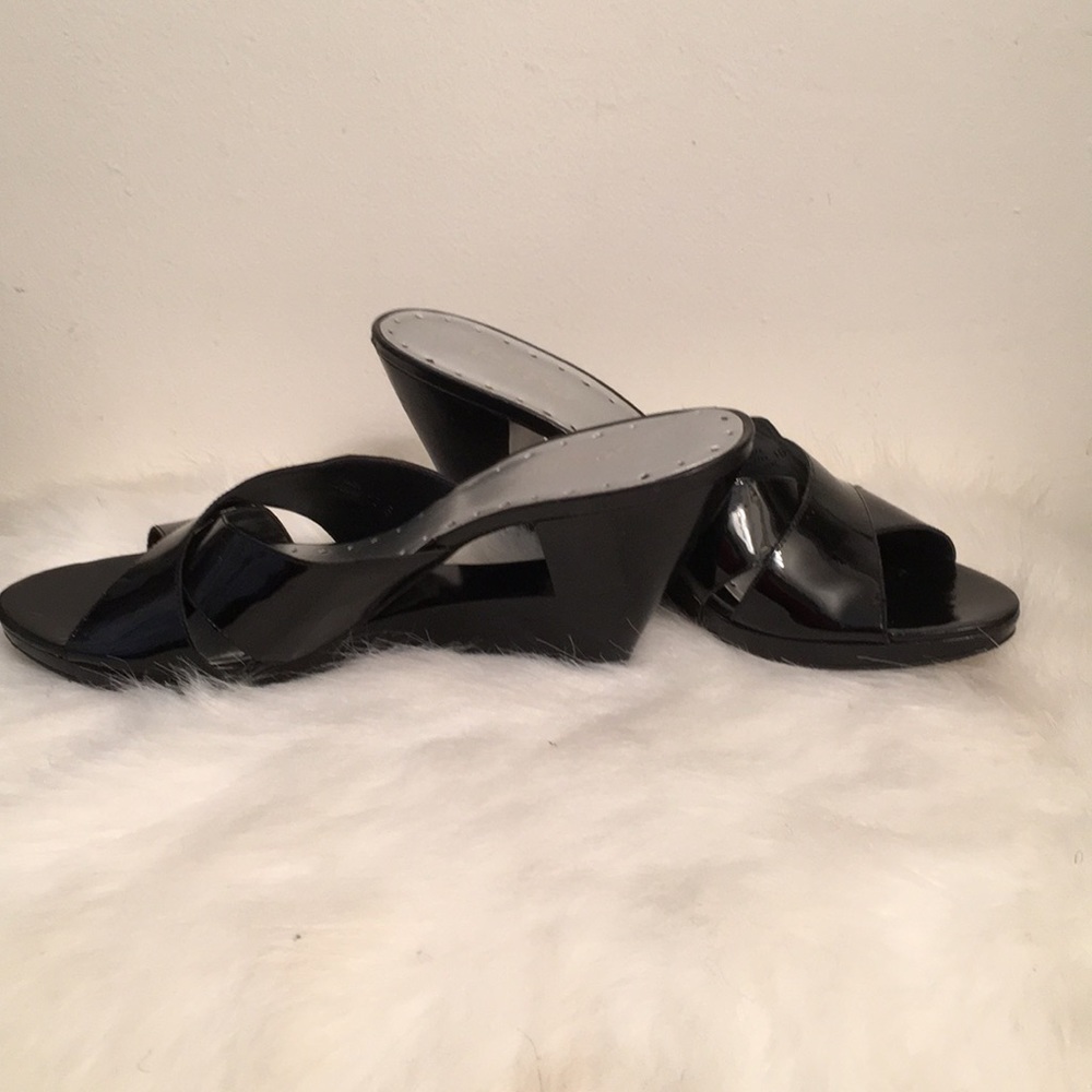Black wedged heel shoe - Picture 1 of 4